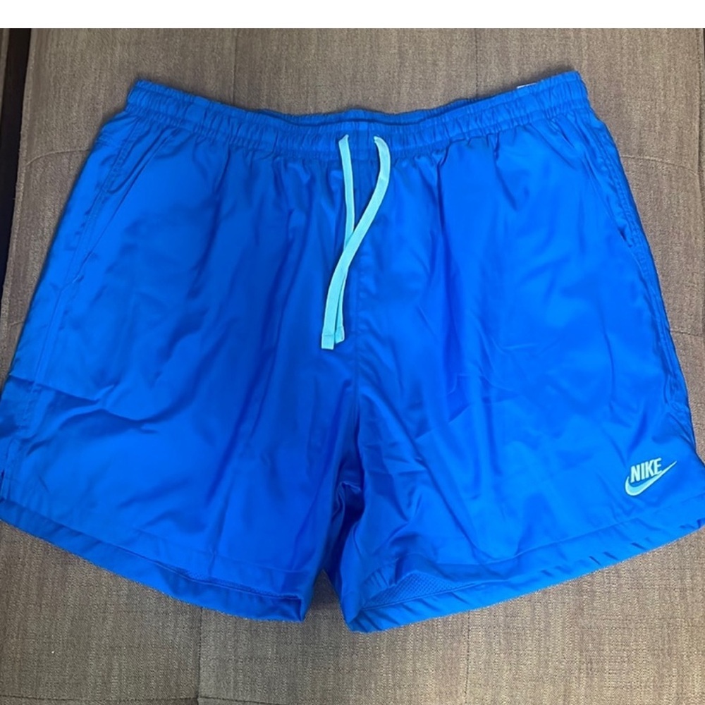 Nike Sportswear Woven Flow Shorts worn once